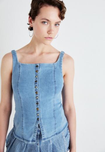 Джинсовая жилетка