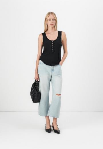 Короткие джинсы