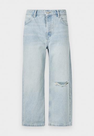 Короткие джинсы