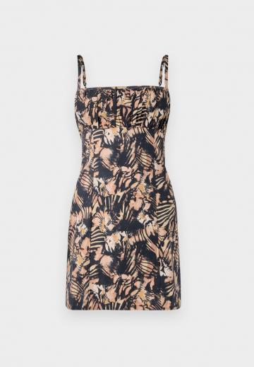 Короткое платье