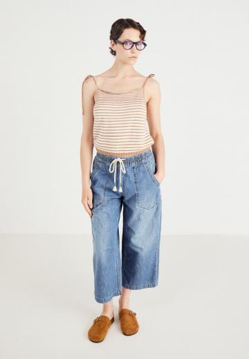 Топ на бретельках