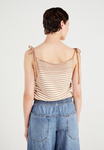 Топ на бретельках