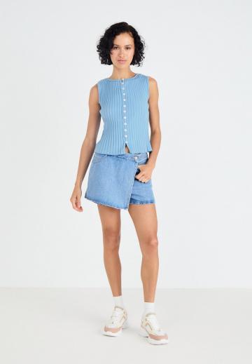 Джинсовая жилетка