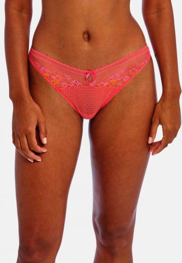 Трусы на бедрах