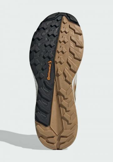 Походные кроссовки