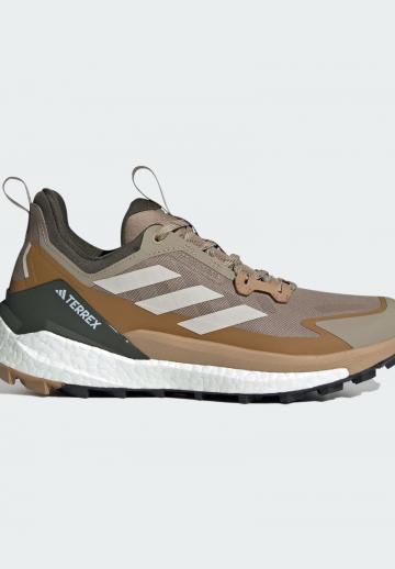 Походные кроссовки