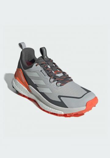 Походные кроссовки