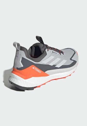 Походные кроссовки