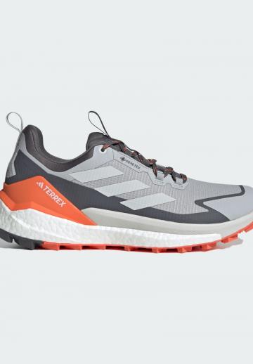 Походные кроссовки