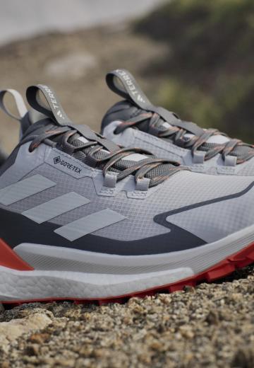 Походные кроссовки