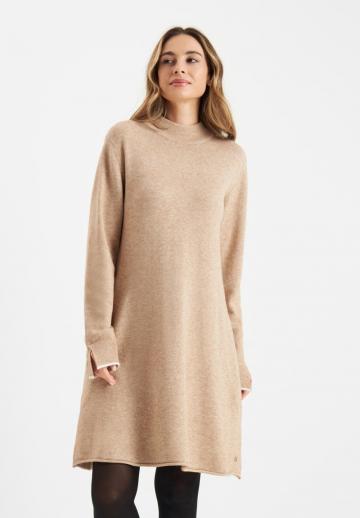 Вязаное платье