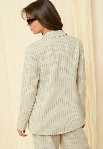 Короткое пальто