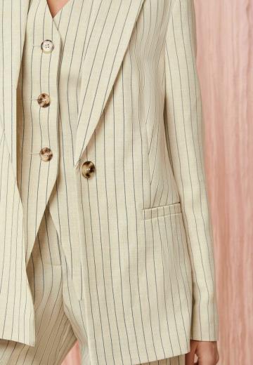 Короткое пальто