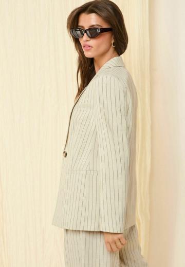 Короткое пальто