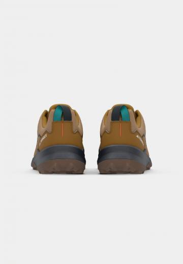 Походные кроссовки