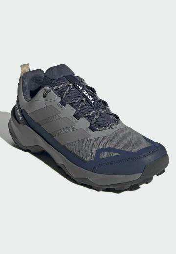 Походные кроссовки