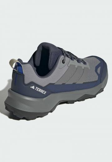 Походные кроссовки