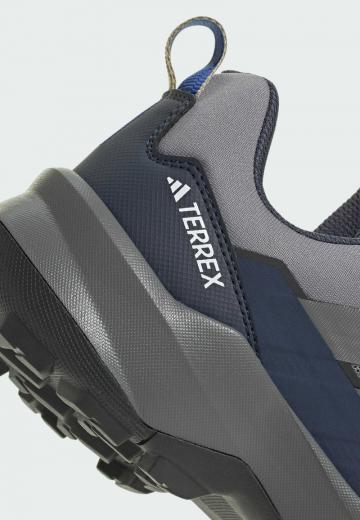 Походные кроссовки