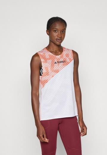 Спортивный топ