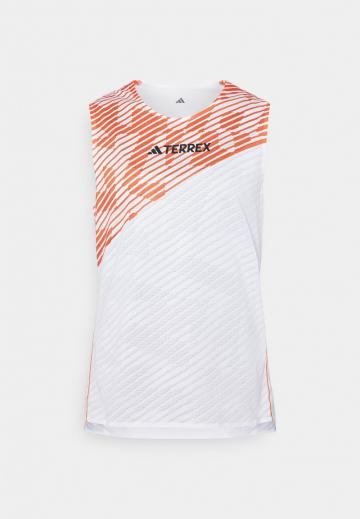 Спортивный топ