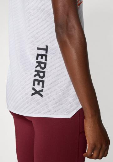 Спортивный топ