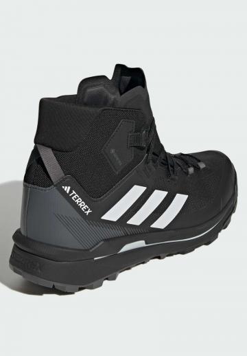 Походные ботинки