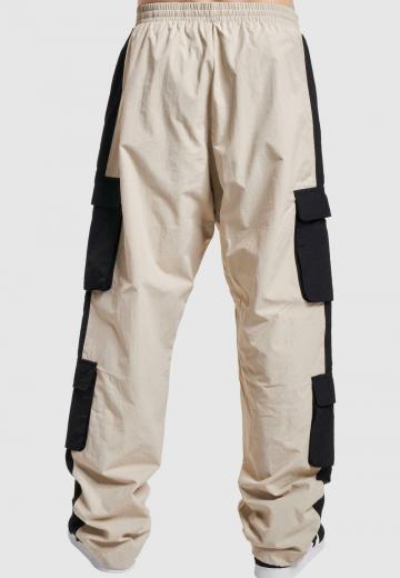 Брюки с накладными карманами