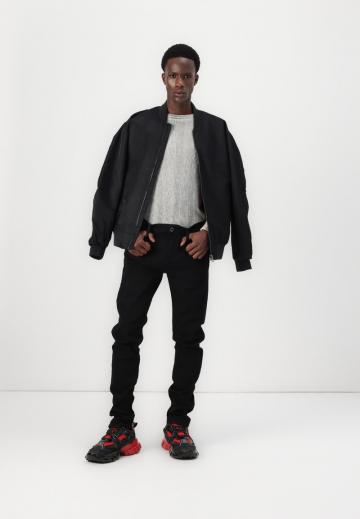 Узкие джинсы