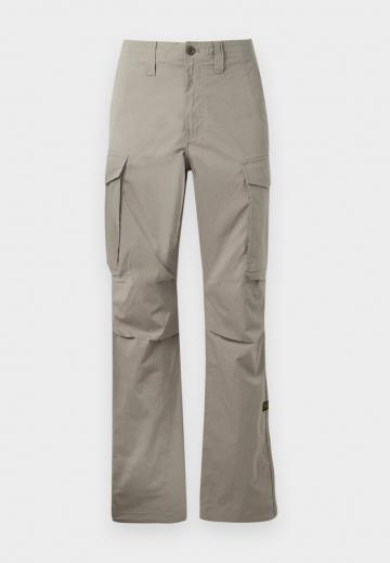 Брюки с накладными карманами