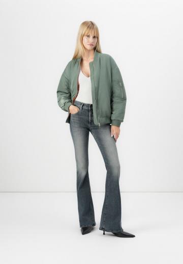 Клешеные джинсы