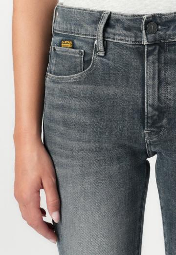 Клешеные джинсы