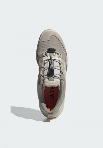 Походные кроссовки