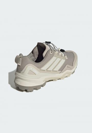 Походные кроссовки