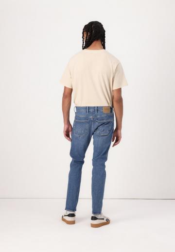 Узкие джинсы