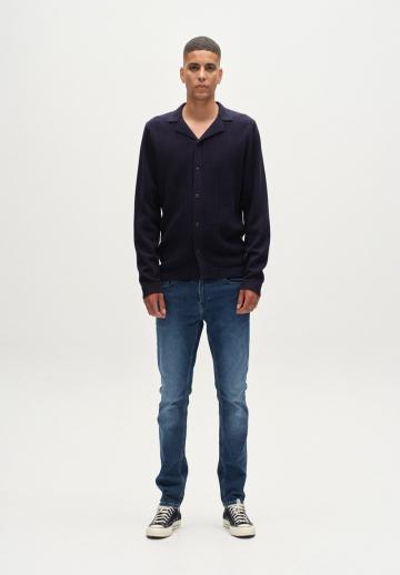 Узкие джинсы