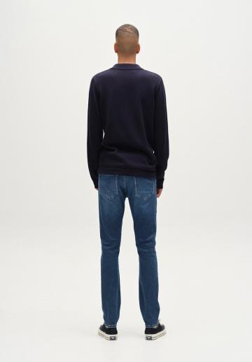 Узкие джинсы