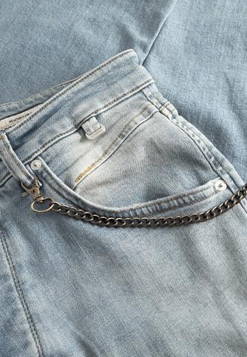 Узкие джинсы