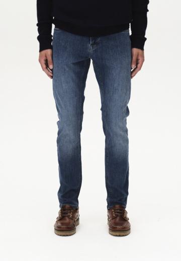 Узкие джинсы