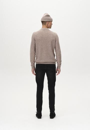 Узкие джинсы