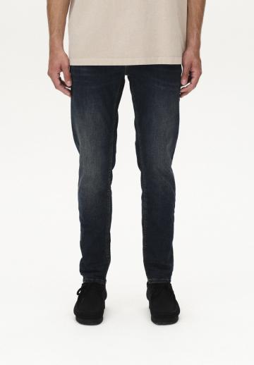 Узкие джинсы