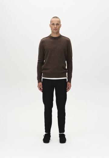 Брюки с накладными карманами