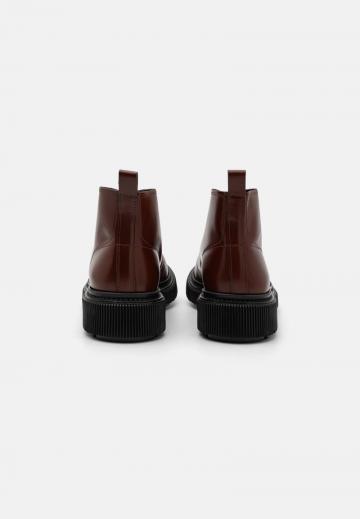 Ботинки на шнуровке