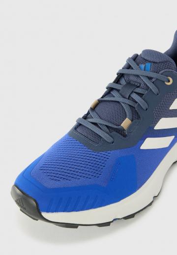 Походные кроссовки