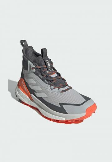 Походные ботинки