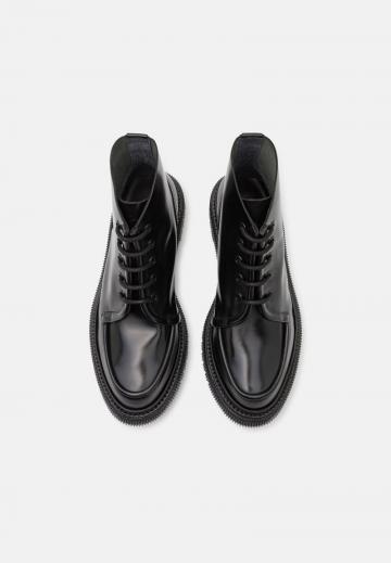 Ботинки на шнуровке