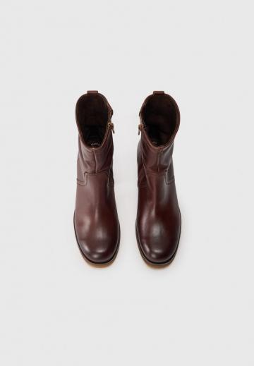 Высокие сапоги