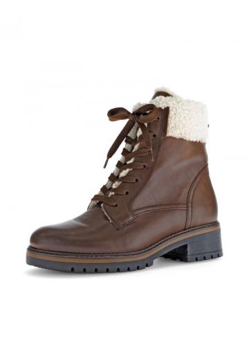 Сапожки на танкетке