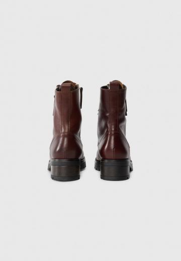 Ботинки на шнуровке