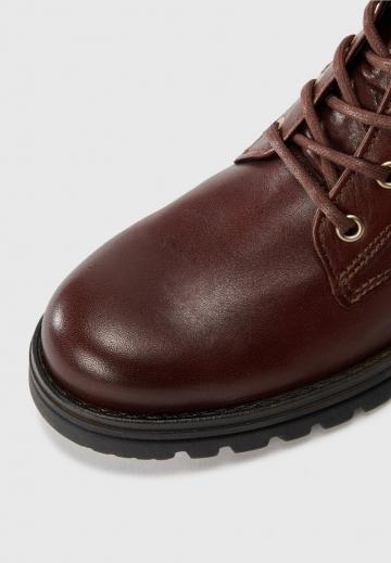 Ботинки на шнуровке