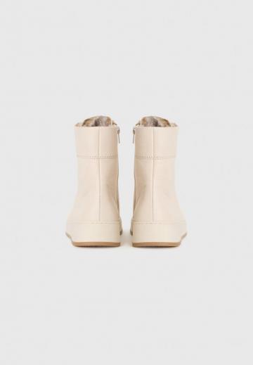 Ботинки на шнуровке